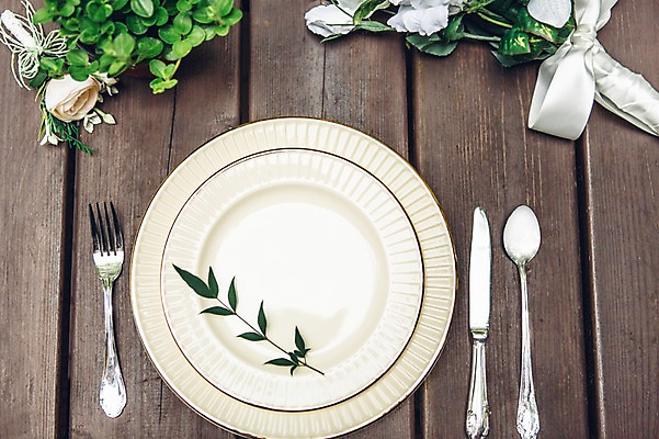 포토 JPG 접시 꽃 결혼 포크 사람없음 숟가락 나이프 상차림 결혼소품 웨딩테이블 국내포토 식물 식기 탁자 수저 이벤트 칼 오브젝트 파일형식