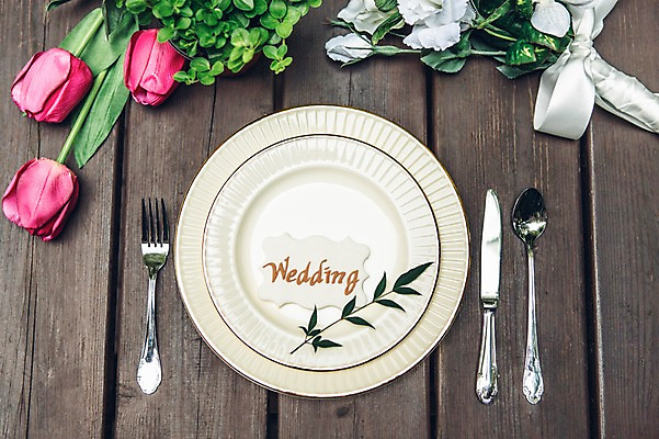 포토 JPG 꽃 결혼 포크 사람없음 숟가락 튤립 나이프 상차림 결혼소품 웨딩테이블 국내포토 식물 식기 탁자 수저 이벤트 칼 오브젝트 파일형식