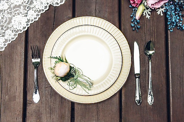 포토 JPG 접시 꽃 결혼 포크 사람없음 숟가락 나이프 상차림 결혼소품 웨딩테이블 국내포토 레이스천 식물 식기 탁자 수저 이벤트 직물 칼 오브젝트 파일형식