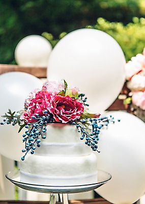 포토 JPG 주간 결혼 사람없음 야외 아웃포커스 웨딩케이크 결혼소품 풍선 국내포토 자연요소 촬영기법 이벤트 케이크 오브젝트 파일형식