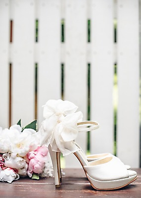 포토 JPG 주간 꽃 구두 결혼 사람없음 야외 아웃포커스 결혼소품 웨딩테이블 국내포토 자연요소 식물 신발 탁자 촬영기법 이벤트 오브젝트 파일형식