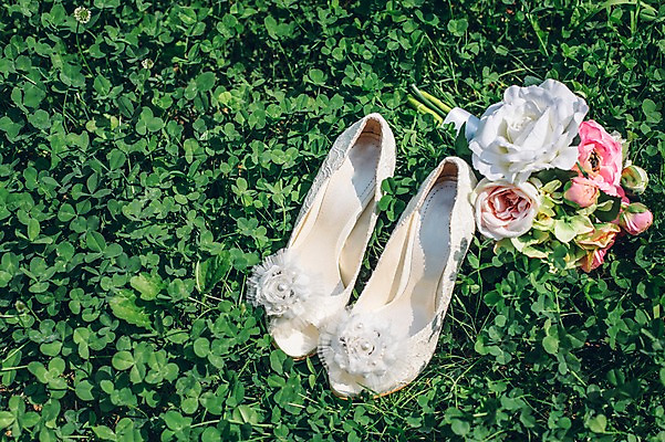 포토 JPG 주간 꽃 구두 배경화면 결혼 사람없음 야외 클로버 결혼소품 국내포토 자연요소 식물 신발 이벤트 오브젝트 파일형식