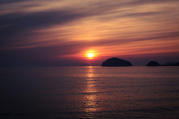 포토 JPG 주간 바다 자연 하늘 한국 풍경 사람없음 야외 일출 노을 일몰 태안 솔섬 국내포토 자연요소 아시아 섬 충청남도 생태계 부안 파일형식