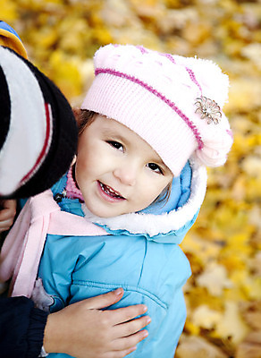 포토 JPG 해외이미지 나무 백인 라이프스타일 옷 계절 공원 여자 행복 유럽 여유 얼굴 어린이 백그라운드 잎 자연 한명 미소 사람 야외 빨간색 유행 환경 목도리 기쁨 가을 숲 9월 11월 10월 내추럴 캡모자 몽환 스타일 해외202004 해외포토 서양인 식물 모자_잡화 1 잡화 공공시설 감정 나라 컬러 컨셉 표정 생활 신체부위 날짜 생태계 파일형식 이미지허브