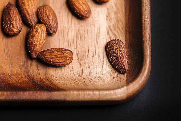 포토 JPG 해외이미지 음식 조각 크리스마스 다이어트 과일 재료 디저트 건조 쟁반 건강 요리 사람없음 목재 세로 갈색 식사 어둠 견과류 껍질 시골 맛 굽기 만취 먹기 토스트 아몬드 레시피 버터 내추럴 미니멀 해외202004 해외포토 나무 기념일 빵 컬러 컨셉 모션 구이 술취함 파일형식 이미지허브