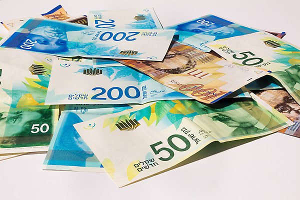 포토 JPG 해외이미지 이동 지폐 돈 비즈니스 성공 사람없음 금융 경제 쌓기 힘 저축 원형 그룹 변화 재산 닫기 혼합 주식 보따리 무역 흰배경 상업 일렬 가치 흙더미 대출 세금 위기 이스라엘 많음 해외202004 해외포토 도형 산업 백그라운드 컨셉 모션 흙 흰색 서아시아 파일형식 더미 이미지허브