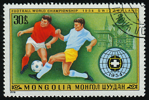 포토 JPG 해외이미지 남자 스포츠 공 놀이 봉투 건강 사람 경기 사람없음 야외 축구 경쟁 경기장 우정 수확 게임 메시지 심판 발사 편지 몽골 복고 골키퍼 통과 우표 골 양발 옛날 플레이어 해외202004 해외포토 아시아 컨셉 농업 스포츠시설 운동선수 친구 구기 파일형식 이미지허브