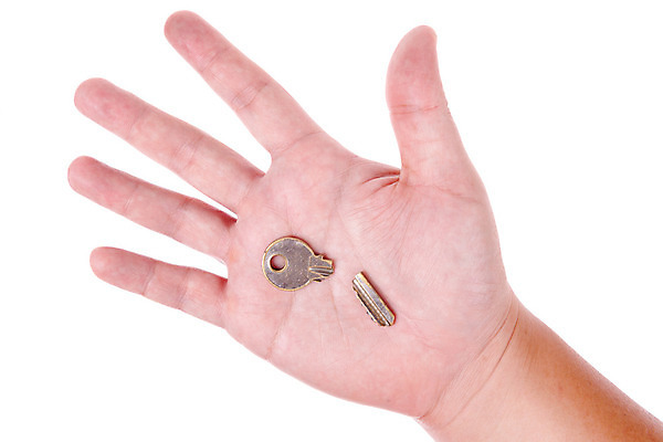 포토 JPG 해외이미지 손 백그라운드 열쇠 안전 사람없음 금융 손상 저축 행운 재산 닫기 보호 구매 비밀 자르기 철 사물함 위협 보안 대문 수납 보험 고체 깨짐 매각 철강 해외202004 해외포토 컨셉 모션 신체부위 경제 쇼핑 문 파일형식 이미지허브