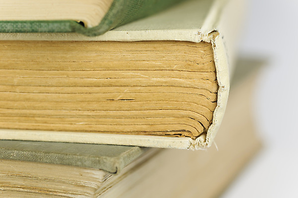 포토 JPG 해외이미지 종이 선 백그라운드 컨셉 부분 사람없음 책 가로 독서 숫자 노란색 쌓기 희망 골동품 흰색 업무 묶기 작가 오브젝트 보따리 문학 페이지 짜임 나쁜 고립 고물 구식 옛날 출판 해외202004 해외포토 직업 문자 감정 컬러 모션 작업 파일형식 이미지허브