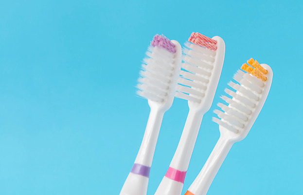 포토 JPG 해외이미지 라이프스타일 백그라운드 아침 건강 사람없음 일상 파란색 줄무늬 욕실 흰색 신선 붓 입 구멍 닫기 치아 위생 빨래 칫솔 플라스틱 오브젝트 치과의사 반죽 치약 튜브 고립 돌봄 위생관리 잇몸 해외202004 해외포토 주간 컬러 가사 무늬 신체 모션 재질 관리 라이프 생활 신체부위 위생용품 의사 소화기관 파일형식 이미지허브