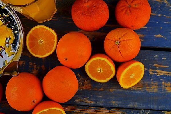 포토 JPG 해외이미지 음료 음식 조각 백그라운드 십자가 다이어트 오렌지 과일 부분 유리 귤 건강 빨대 사람 사람없음 노란색 주방 주스 추위 금지 공구 신선 액체 달콤 아침식사 오렌지주스 자르기 준비 유기농 날것 숙성 짜기 해외202004 해외포토 웰빙 컬러 모션 재질 식사 도구 맛 과일주스 파일형식 이미지허브