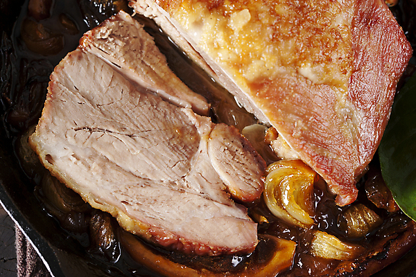 포토 JPG 해외이미지 전통 접시 음식 조각 잎 크리스마스 채소 탁자 건강 육류 돼지고기 요리 사람없음 목재 식사 저녁식사 튀김 시골 신선 고명 황금 오븐 맛 큼 강의 자르기 굽기 레몬 허리 준비 유기농 매움 슬라이스 후추 목각 점심식사 샬롯 해외202004 해외포토 나무 식물 식기 웰빙 기념일 가구 컨셉 과일 식재료 재료 모션 양파 신체부위 가전제품 크기 구이 향신료 파일형식 이미지허브