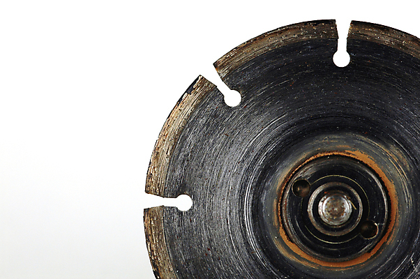 포토 JPG 해외이미지 손 산업 노르웨이 사람없음 금속 힘 기계 기구 도구 공구 업무 작업 뜨거움 원형 작업실 가장자리 위험 자르기 철 묘사 각도 먼지 고립 쉬운 중고 철강 커터 해외202004 해외포토 도형 유럽 컨셉 모션 재질 신체부위 둘레 파일형식 이미지허브