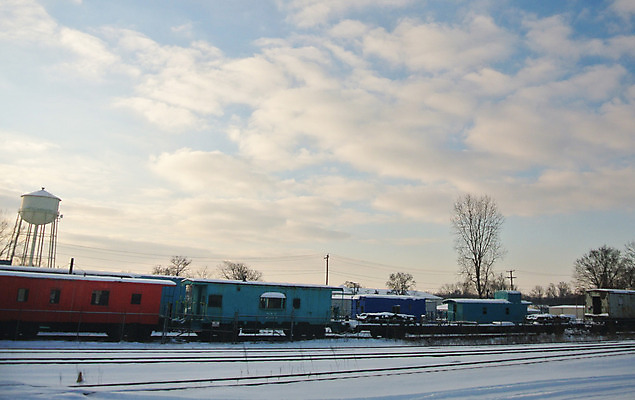 포토 JPG 해외이미지 나무 하늘 아침 사람없음 가로 컬러풀 평화 맑음 기차 해외202004 해외포토 주간 식물 육상교통 컬러 컨셉 날씨 대중교통 파일형식 이미지허브