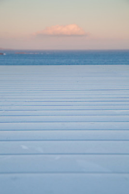 포토 JPG 해외이미지 구름 디자인 호수 바다 여행 백그라운드 자연 탁자 하늘 표면 추상 휴가 휴식 풍경 사람없음 야외 목재 물 여름 파란색 빛 태양 우주 일출 항구 맑음 일몰 공백 흰색 널 상품 정상 소프트포커스 갑판 질감 블러 옛날 수평선 해외202004 해외포토 자연요소 나무 계절 컬러 가구 컨셉 무늬 배_교통 재료 교통시설 날씨 촬영기법 노을 생태계 파일형식 이미지허브