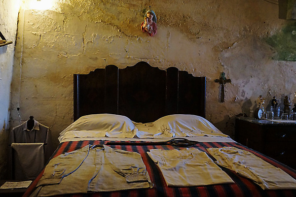 포토 JPG 해외이미지 문화 가구 건축양식 주택 풍경 사람없음 건물 마을 이탈리아 골동품 바위 도구 도시 중세 역사 동굴 재산 그림 타운 리빙 천연기념물 옛날 주거지 해외202004 해외포토 건축물 건축 유럽 생활용품 금융 돌_바위 파일형식 이미지허브