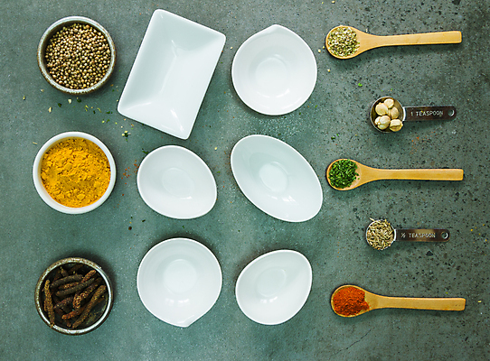 포토 JPG 해외이미지 계절 음식 재료 고추 마늘 종류 요리 사람없음 컬러풀 주방 양념 고수 선택 가루 허브 향신료 레시피 후추 생강 강렬 놋쇠 시나몬 강황 해외202004 해외포토 식물 컬러 컨셉 채소 식재료 향미료 파일형식 이미지허브