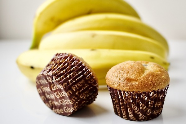 포토 JPG 해외이미지 음식 다이어트 과일 디저트 바나나 요리 사람없음 주방 달콤 맛 설탕 컵케이크 먹기 해외202004 해외포토 컨셉 모션 건강 케이크 파일형식 이미지허브