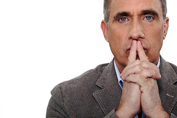 포토 JPG 해외이미지 백인 얼굴 백그라운드 생각 손가락 관리 한명 파란색 재킷 회색 흰색 불안 만들기 인덱스 의심 고립 깊이 배려 해외202004 해외포토 서양인 1 손 감정 컬러 모션 사람 신체부위 외투 파일형식 이미지허브