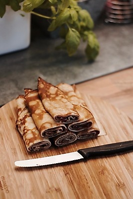 포토 JPG 해외이미지 음식 딸기 주택 요리 사람없음 초록색 주방 맛 아침식사 잼 설탕 굽기 팬케이크 목판 해외202004 해외포토 컬러 컨셉 과일 건물 케이크 식사 소스_음식 구이 파일형식 이미지허브