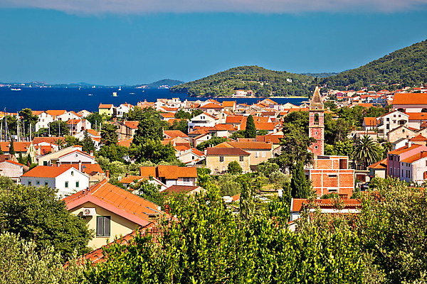 포토 JPG 해외이미지 나무 전통 유럽 바다 섬 건축양식 휴가 주택 파노라마 풍경 사람없음 건물 초록색 여름 파란색 교회 여행객 마을 탑 바위 도시 만 역사 지중해 언덕 그림 타운 크로아티아 수도원 다도해 옛날 채널 해외202004 해외포토 식물 건축물 계절 건축 나라 컬러 종교건축 촬영기법 사람 돌_바위 파일형식 이미지허브