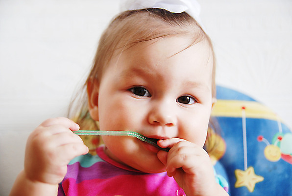 포토 JPG 해외이미지 백인 1 라이프스타일 여자 딸 어린이 한명 사람 자녀 아기 신생아 작음 해외202004 해외포토 서양인 가족 생활 크기 파일형식 이미지허브