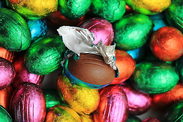 포토 JPG 해외이미지 음식 포장 근접촬영 사람없음 컬러풀 초콜릿 부활절계란 해외202004 해외포토 뷰포인트 컬러 디저트 부활절 계란 파일형식 이미지허브