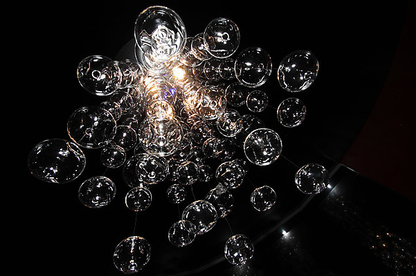 포토 JPG 해외이미지 디자인 가구 백그라운드 전구 유리 조명 실내 매달리기 사람없음 장식 빛 노란색 장비 에너지 램프 화려 사발 고급 우아함 크리스탈 철 오브젝트 복고 샹들리에 빛망울 광 엘리먼트 여의주 회복 해외202004 해외포토 컬러 생활용품 컨셉 모션 재질 내부 사기그릇 광석 파일형식 이미지허브