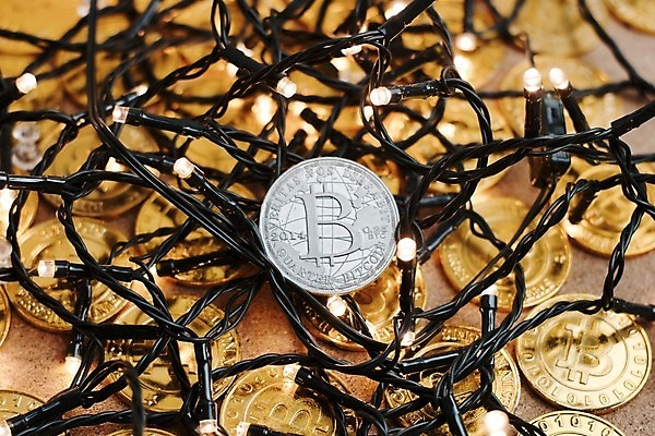 포토 JPG 해외이미지 크리스마스 돈 인터넷 비즈니스 휴가 안전 사람없음 금융 빛 동전 저축 발굴 무역 보안 결제 가치 해외202004 해외포토 기념일 산업 경제 재산 파일형식 이미지허브