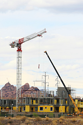 포토 JPG 해외이미지 남자 산업 벽 노동자 아파트 주택 사람없음 도시 업무 기중기 리프트 콘도 연립주택 해외202004 해외포토 직업 숙소 사람 건물 작업 중장비 파일형식 이미지허브