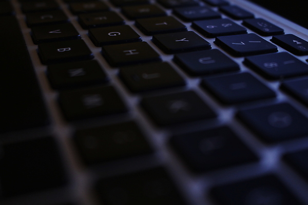 포토 JPG 해외이미지 열쇠 실내 사람없음 노트북 컴퓨터 키보드 G 편지 해외202004 해외포토 알파벳 내부 전자제품 파일형식 이미지허브