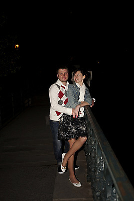 포토 JPG 해외이미지 라이프스타일 커플 여자 남자 행복 얼굴 여행 2 관계 휴가 거리 사랑 웃음 사람 성인 야외 두명 우주 새벽 기쁨 자유 등불 아내 야간 정사각형 프라하 팔 타운 빛망울 해외202004 해외포토 자연요소 도형 감정 컨셉 조명 표정 생활 신체부위 빛 도시 체코 파일형식 이미지허브