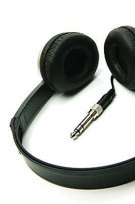 포토 JPG 해외이미지 음악 사람없음 스마트폰 세트 머리 검은색 헤드폰 장비 흰색 쌍 플러그 볼륨 자르기 전화기 오브젝트 귀 오디오 잭 고립 해외202004 해외포토 컬러 음향기기 모션 문화예술 신체부위 전자제품 핸드폰 스마트기기 파일형식 이미지허브