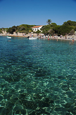 포토 JPG 해외이미지 바다 섬 여행 휴가 국립공원 풍경 사람없음 야외 여름 모래사장 컬러풀 햇빛 반사 이탈리아 바위 만 투명 지중해 다도해 터키석 파라다이스 해외202004 해외포토 계절 공원 유럽 컬러 태양 돌_바위 보석 파일형식 이미지허브