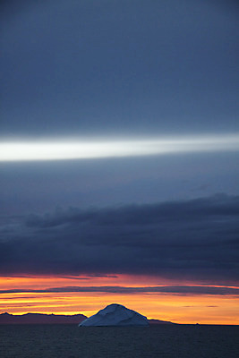 포토 JPG 해외이미지 구름 호수 파도 바다 섬 과학 여행 겨울 자연 하늘 풍경 사람없음 물 여름 파란색 빛 컬러풀 글로벌 반사 여행객 우주 일출 얼음 일몰 추위 흰색 오픈 크루즈 시원함 크리스탈 북극 서리 빙산 북쪽 그린란드 북극해 옛날 해외202004 해외포토 자연요소 계절 컬러 배_교통 덴마크 사람 노을 광석 극지방 방향 생태계 파일형식 이미지허브