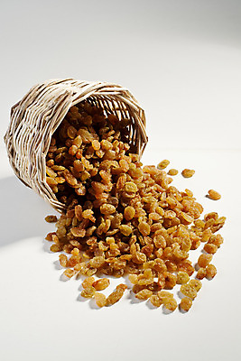 포토 JPG 해외이미지 스튜디오촬영 음식 과일 재료 실내 그림자 사람없음 가로 하이앵글 컬러풀 쌓기 흰색 신선 그룹 소프트포커스 자르기 흙더미 건강식 건포도 고립 정물화 카피스페이스 해외202004 해외포토 뷰포인트 컬러 모션 포도 촬영기법 내부 흙 공백 그림 건과일 파일형식 더미 이미지허브