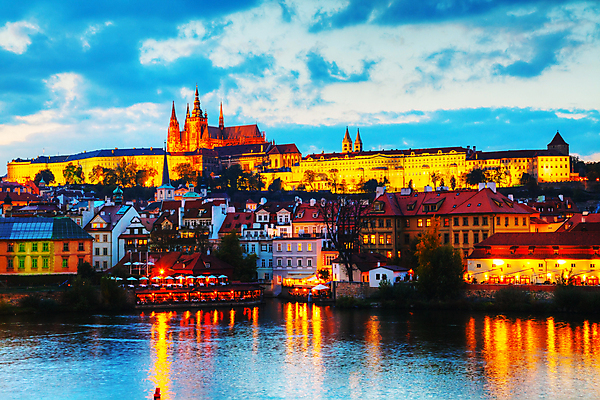 포토 JPG 해외이미지 유럽 여행 건축양식 하늘 사람없음 물 강 도시풍경 반사 성당 교회 일몰 도시 역사 저녁 체코 프라하 타운 동유럽 빛망울 바로크 보헤미아 옛날 해외202004 해외포토 자연요소 건축 나라 종교건축 풍경 건물 빛 노을 야간 파일형식 이미지허브
