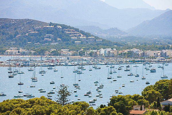 포토 JPG 해외이미지 전통 유럽 바다 섬 여행 자연 휴가 산 주택 항해 풍경 사람없음 건물 물 여름 햇빛 항구 맑음 도시 만 보트 역사 스페인 나룻배 언덕 해안도시 범선 모터보트 포트 해외202004 해외포토 자연요소 건축물 계절 나라 배_교통 교통시설 날씨 태양 생태계 파일형식 이미지허브