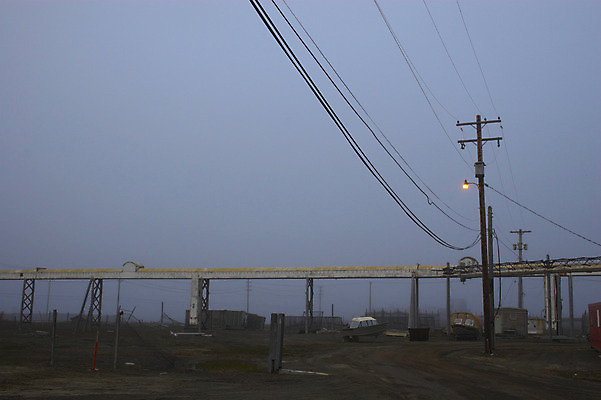 포토 JPG 해외이미지 선 아침 협상 사람없음 건물 울타리 마을 어둠 힘 새벽 젖음 추위 야간 남극 북극 속도 철사 봉 북쪽 타운 흐림 해외202004 해외포토 주간 자연요소 건축물 비즈니스 날씨 담장 도시 극지방 방향 파일형식 이미지허브
