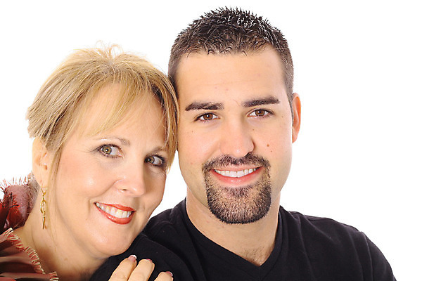 포토 JPG 해외이미지 모델 커플 행복 아들 어린이 가족 엄마 갈색머리 함께함 건강 사랑 사람 앉기 소년 20대 두명 30대 부모 금발 육아 흰색 그룹 아빠 히스패닉 고립 스페인어 해외202004 해외포토 헤어스타일 남자 감정 컬러 컨셉 관계 모션 청년 장년 파일형식 이미지허브