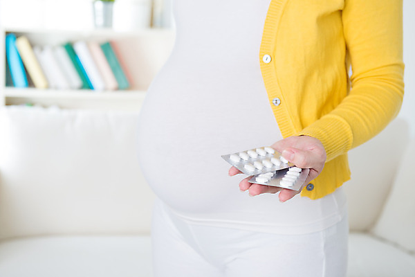 포토 JPG 해외이미지 1 라이프스타일 손 여자 신체 다이어트 엄마 주택 실내 건강 한명 사람 동양인 성인 치료 부모 알약 약 임산부 임신 방 고통 잡기 질병 태교 리빙 알레르기 보충 돌봄 제어 해외202004 해외포토 감정 의학 가족 모션 인종 내부 건물 생활 신체부위 파일형식 이미지허브