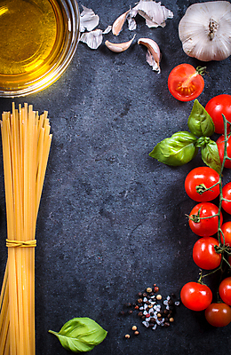 포토 JPG 해외이미지 전통 종이 포크 컨셉 토마토 방울토마토 탁자 주방용품 스파게티 요리 사람없음 목재 세로 우주 주방 식당 식사 이탈리아 공백 공구 시골 향신료 메뉴 분필 올리브 냅킨 서빙 소금 레시피 성분 바질 마케팅 카피스페이스 제의 해외202004 해외포토 나무 식기 열매 유럽 가구 생활용품 채소 재료 파스타 상점 도구 초크 향미료 파일형식 이미지허브