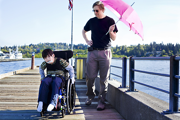 포토 JPG 해외이미지 남자 행복 아들 호수 어린이 태국 건강 앉기 동양인 소년 야외 두명 물 파란색 맑음 산책 장비 아빠 장애인 휠체어 다인종 다민족 장애 혼혈 해외202004 해외포토 자연요소 감정 아시아 컬러 가족 모션 날씨 휴식 사람 인종 다문화 파일형식 이미지허브