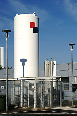 포토 JPG 해외이미지 교육 과학 학교 사람없음 울타리 등불 램프 액체 실험실 컨테이너 대학교 탱크 펜싱 수납 화학물질 화학약품 해외202004 해외포토 산업 스포츠 조명 실험 담장 화학 물질 파일형식 이미지허브