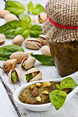 포토 JPG 해외이미지 전통 음식 잎 요리 사람없음 초록색 견과류 양념 조미료 향신료 레시피 성분 바질 다진 피스타치오 개조 해외202004 해외포토 식물 컬러 향미료 파일형식 이미지허브