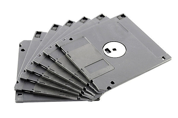 포토 JPG 해외이미지 백그라운드 사람없음 옆모습 전자제품 컴퓨터 라벨 검은색 자료 공백 과학기술 정보 흰색 기록 역사 플로피디스크 연결 플라스틱 오브젝트 복고 시스템 수납 고립 구성 구식 옛날 해외202004 해외포토 뷰포인트 컬러 재질 프레임 기술 파일형식 이미지허브