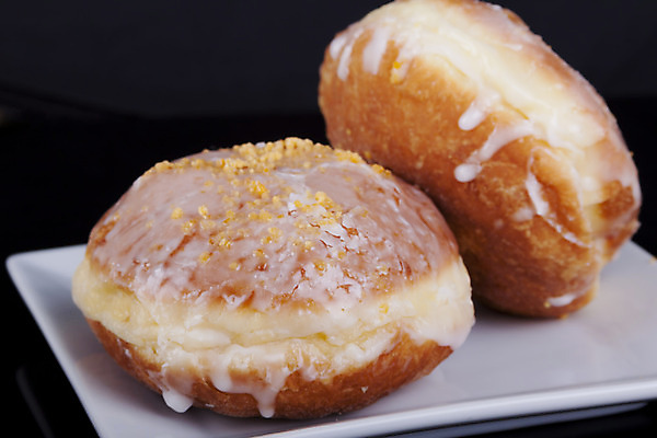 포토 JPG 해외이미지 음식 디저트 주택 쟁반 따뜻함 사람없음 판매 상점 식당 식사 빵집 튀김 신선 바 시장 우아함 도넛 달콤 맛 아침식사 폐기물 먹이 설탕 굽기 먹기 배고픔 비만 속도 토스트 점심식사 매각 번 영양분 해로움 해외202004 해외포토 빵 컨셉 모션 건물 쓰레기 구이 몸매 파일형식 이미지허브