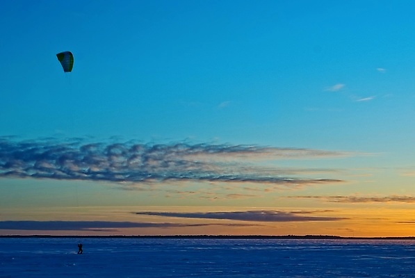 포토 JPG 해외이미지 구름 겨울 하늘 스키 사람없음 파란색 얼음 추위 낙하산 해외202004 해외포토 자연요소 계절 컬러 겨울스포츠 파일형식 이미지허브