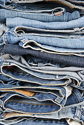 포토 JPG 해외이미지 디자인 옷 백그라운드 바지 새로움 사람없음 파란색 빛 쇼핑 유행 세일 쌓기 상점 검은색 어둠 흰색 청바지 직물 면 그룹 주머니 질감 해군 고립 옛날 스타일 해외202004 해외포토 컬러 컨셉 모션 하의 군대 파일형식 이미지허브