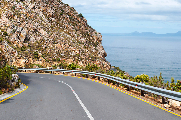 포토 JPG 해외이미지 도로 바다 산 풍경 사람없음 관목 암초 통과 남아프리카 케이프타운 해외202004 해외포토 나무 길 교통시설 아프리카 남아프리카공화국 파일형식 이미지허브